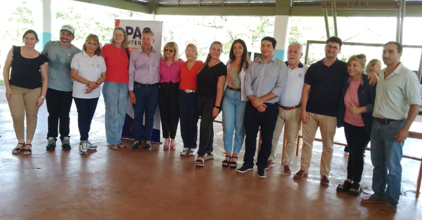 Equipo del PAS Interior junto a IPLyC Social en 25 De Mayo.
