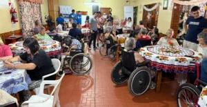 Abuelos del Hogar participan del Bingo del Mateando en Eldorado.
