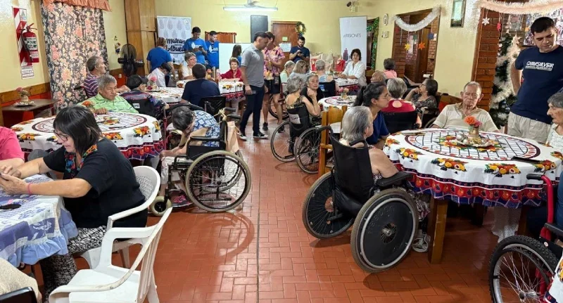 Abuelos del Hogar participan del Bingo del Mateando en Eldorado.