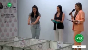 Momento de la extracción de los cupones de la Tombolita.