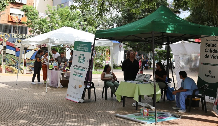 Stand del Juego Responsable en la plaza en el Día Internacional del Juego Responsable.