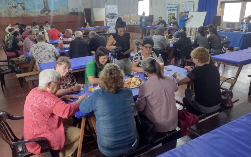 Abuenos durante el Bingo del Mateando en Bonpland.