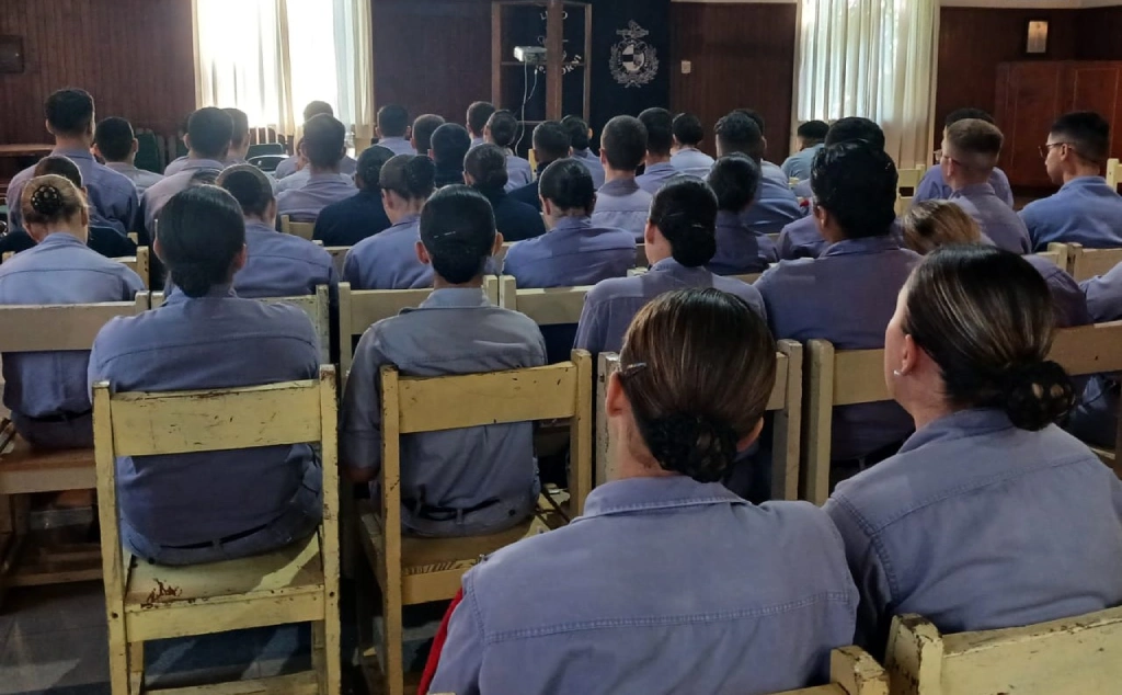 Alumnos de quinto año en la charla con Juego Responsable en el Liceo Storni.