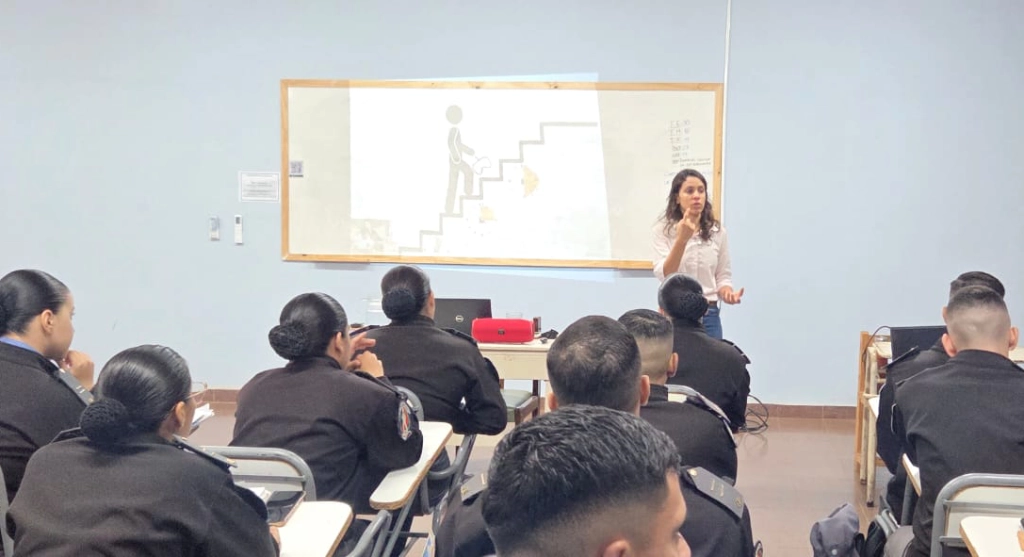 Isabel Zilveti charla con los alumnos sobre el mito del dinero fácil y la ludopatía.