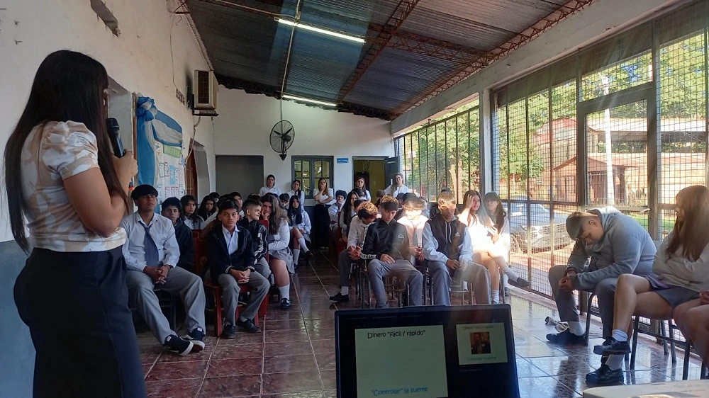 Alumnos del Instituto Nuestra Señora De Fátima durante la charla para para prevenir adicciones del juego y de pantallas.
