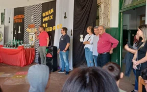 Juego Responsable y organizadores del torneo de ajedrez en Oberá.
