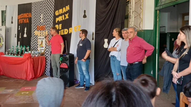 Juego Responsable y organizadores del torneo de ajedrez en Oberá.