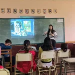 Marisa Seewald con alumnos de la Escuela 34, en la charla con Juego Responsable en Tres Capones.