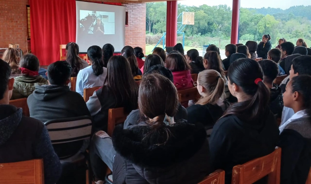 Alumnos del BOP 93 durante la charla con Juego Responsable en Tres Capones.