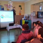 Alumnos de Los Helechos participan de charlas sobre prevención de adicciones con Juego Responsable.