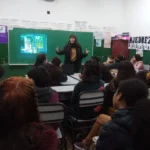 Alumnos de la Escuela 304 durante la charla de prevención de adicciones, parte del apoyo del IPLyC al Torneo de Ajedrez Grand Prix.