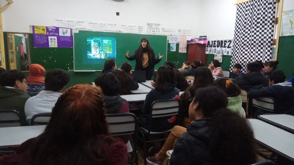 Alumnos de la Escuela 304 durante la charla de prevención de adicciones, parte del apoyo del IPLyC al Torneo de Ajedrez Grand Prix.