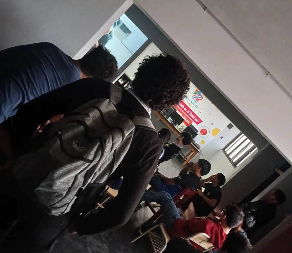 Alumnos del Instituto San Jorge. El juego de apuestas no garantiza el dinero, fue tema de la charla con Juego Responsable.
