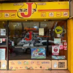 Frente de la Agencia 323 de Oberá donde la ganadora del Telekino realiza sus apuestas.