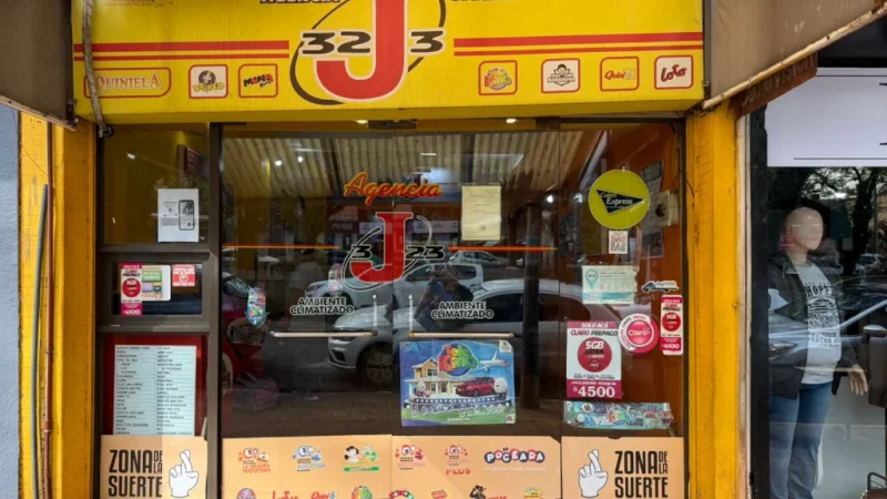 Frente de la Agencia 323 de Oberá donde la ganadora del Telekino realiza sus apuestas.