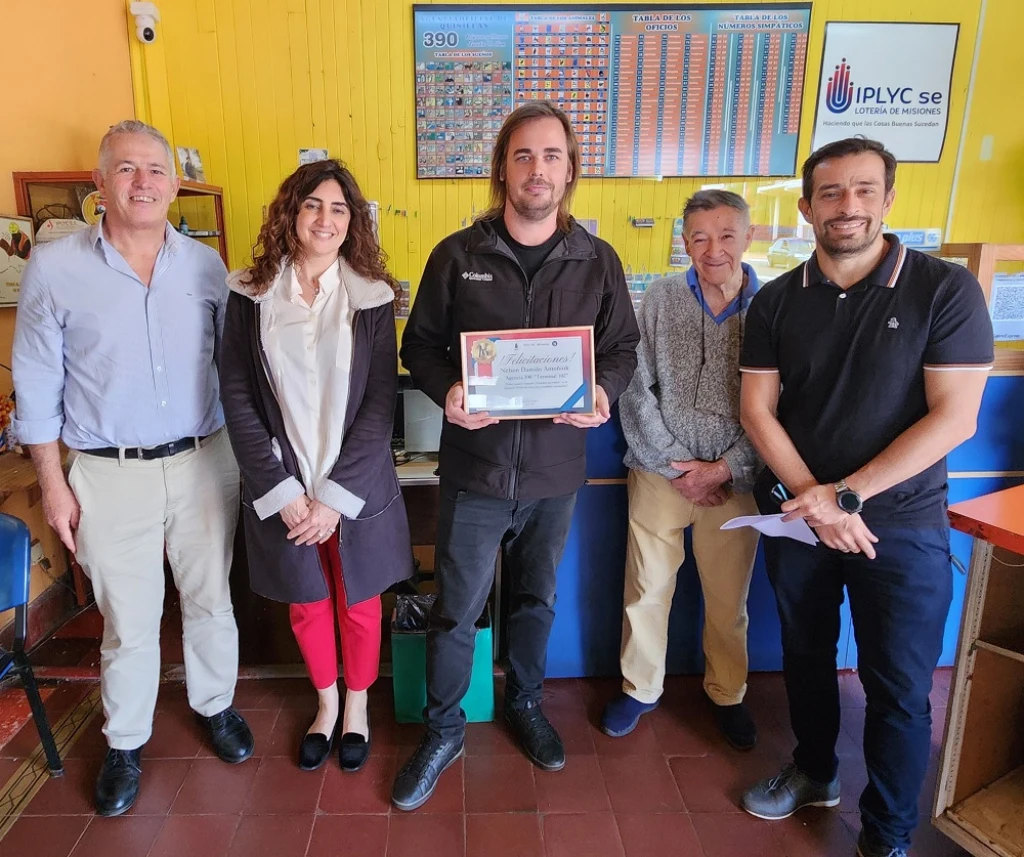 Nelson junto a Jorge Raimondi y Omar Irrazábal, del IPLyC.
