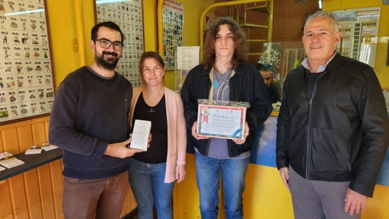 Fabrice junto al Gerente de Juegos Jorge Raimondi. Dijo que el respeto por los horarios es lo que valora el cliente.