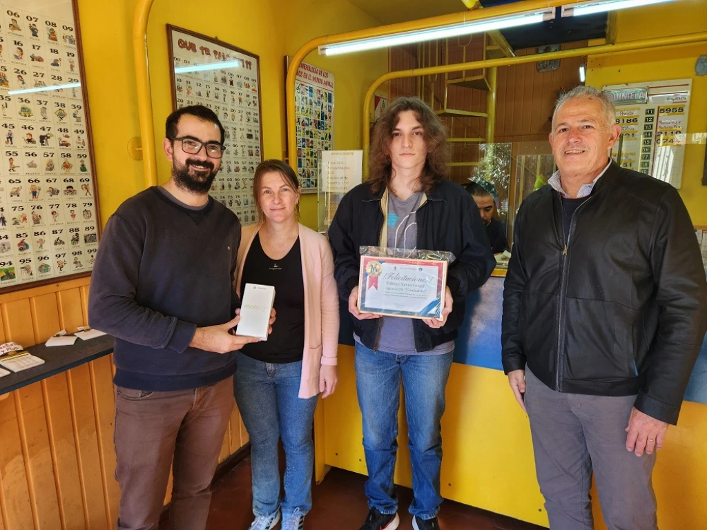 Fabrice junto al Gerente de Juegos Jorge Raimondi. Dijo que el respeto por los horarios es lo que valora el cliente.