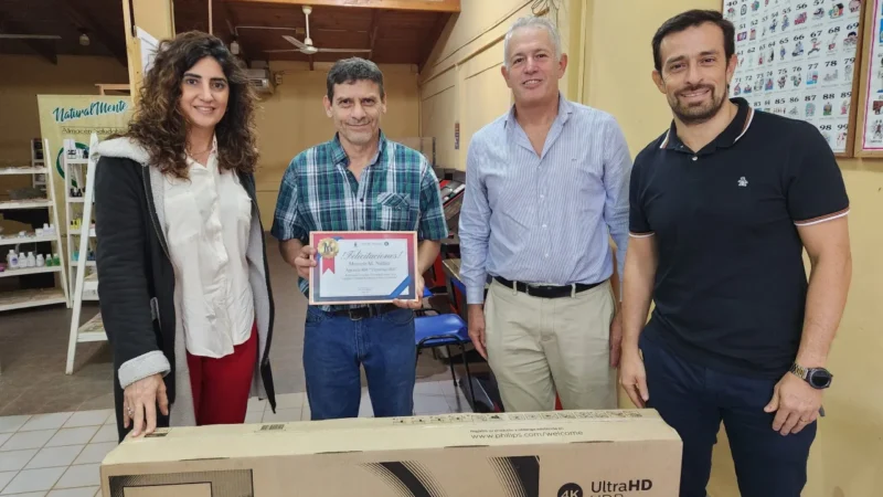 Marcelo junto a Jorge Raimondi y Omar Irrazábal. Para el, el cliente es lo más importante.