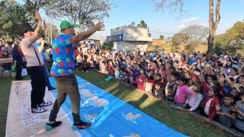 Gurises Felices brinda un show de alegría y diversión a multitud de niños en Wanda.