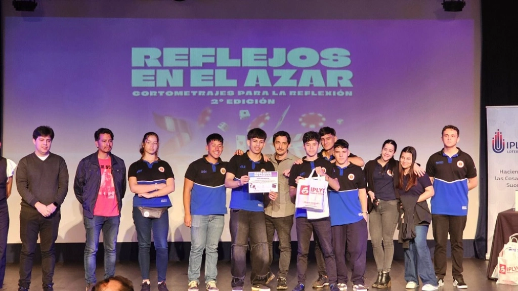 Alumnos de cortometraje premiado.