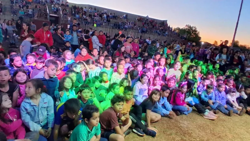 Multitud e niñños disfrutan del mega show de Gurises Felices en Concepción De La Sierra.