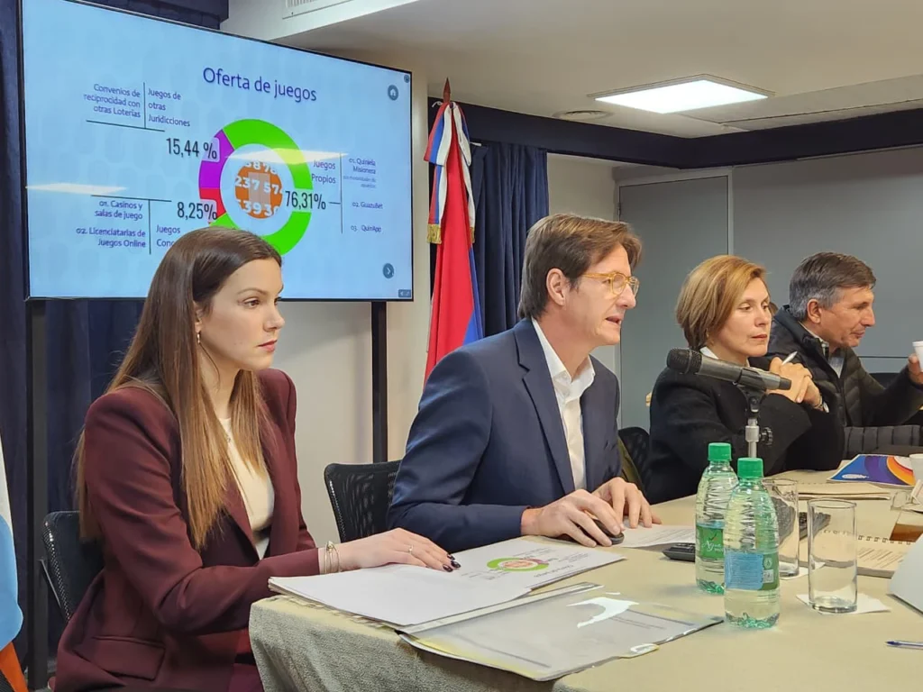 Héctor Decut durante su exposición en la Cámara de Representantes.