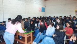 Alumnos del BOP 19 durante la charla sobre dispositivos y apuestas con, Juego Responsable.