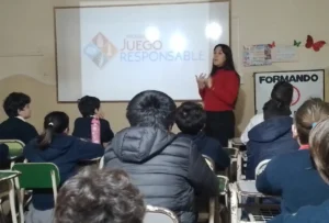 Alumnos del Jardín Modelo durante la charla sobre juegos de apuestas en menores, con Juego Responsable.