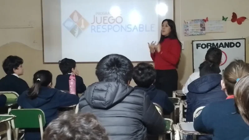 Alumnos del Jardín Modelo durante la charla sobre juegos de apuestas en menores, con Juego Responsable.