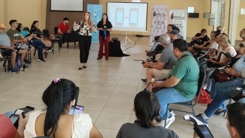 Patricia Barbieri capacita sobre los nuevos equipos a vendedores de la Red de Ventas.
