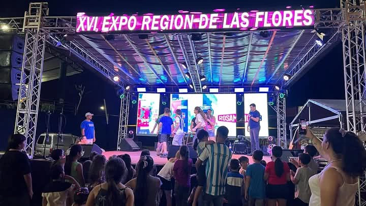 Gurises en pleno show sobre el escenario.