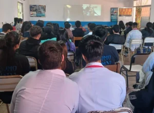 Alumnos de Santo Pipó durante la charla de prevención de adicciones con Juego Responsable.