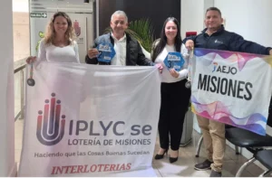 Representantes del IPLyC en las Olimpíadas Interloterías con sus medallas.