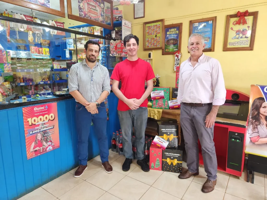 Omar Estigarribia, Federico Giménez y Jorge Raimondi, en la Agencia 237.