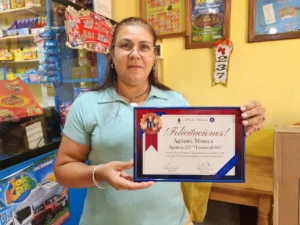 Mónica con su premio: Que este año sea con más incentivos...