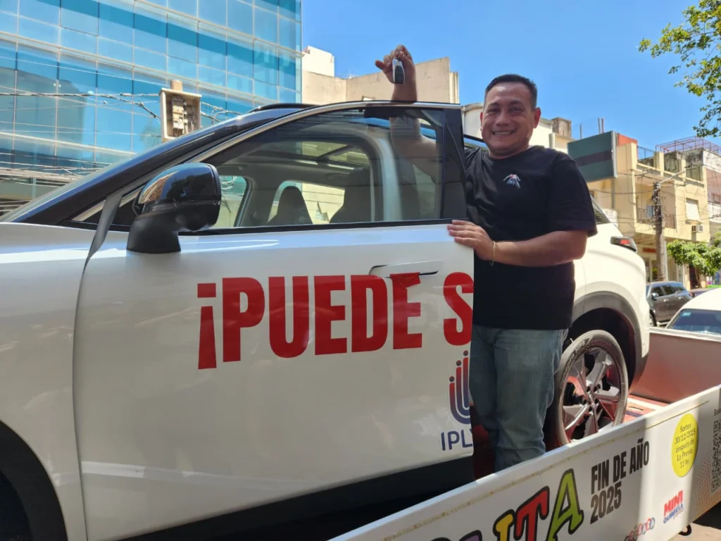 Horacio feliz con su BAIC 0 kilómetro.