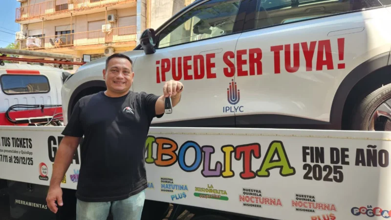 El ganador feliz con la BAIC de la Tombolita Fin de Año.