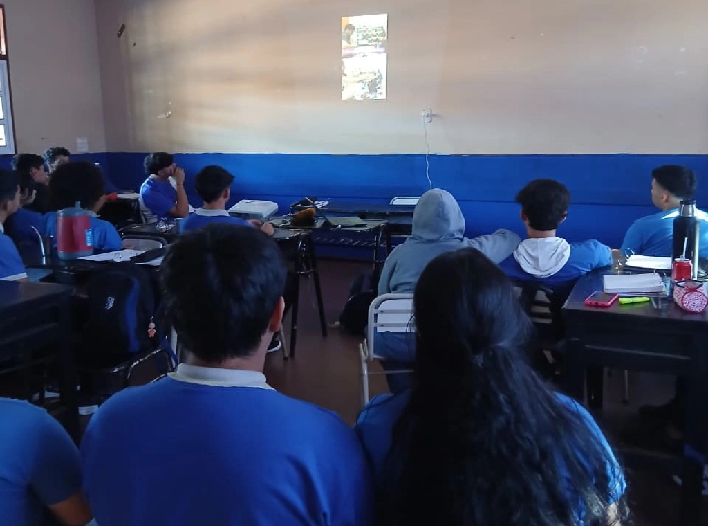 Alumnos de la EPET Número 40, durante la charla de prevención de adicciones con Juego Responsable.