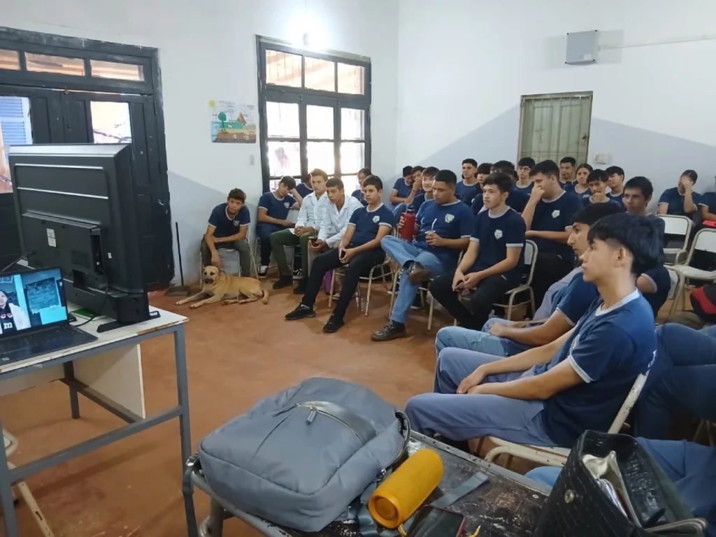 Alumnos de la EPET 42 de Corpus durante las actividades con Juego Responsable.