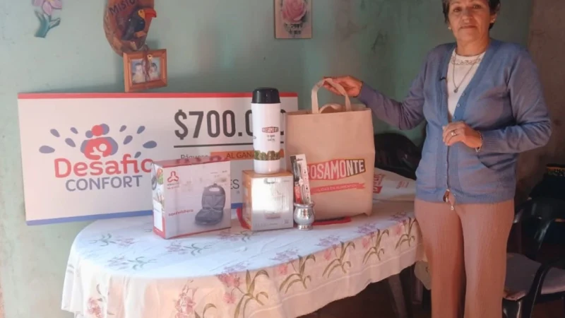 Zulma con sus premios. El dinero lo destinará a arreglar su prótesis dental.