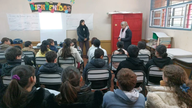 Alumnos de la Escuela 636 de Colonia Guaraní - Charla de prevención de adicciones Juego Responsable.
