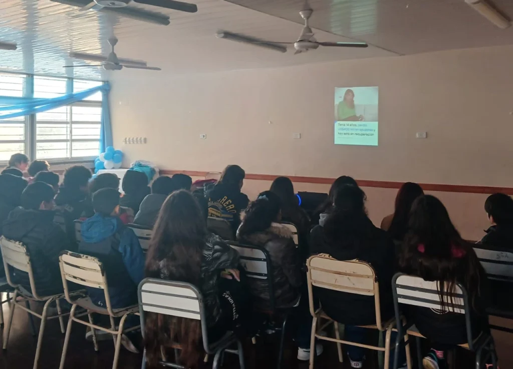 Alumnos de la Escuela 43 “Reino de España” durante la charla con Juego Responsable.