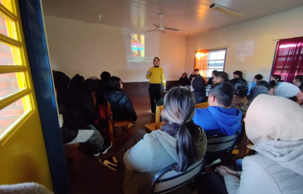 Alumnos del BOP 39 de Tres Capones durante la charla con Juego Responsable.