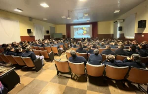 Alumnos del Liceo Storni durante la charla de prevención de adicciones y manejo de las emociones.