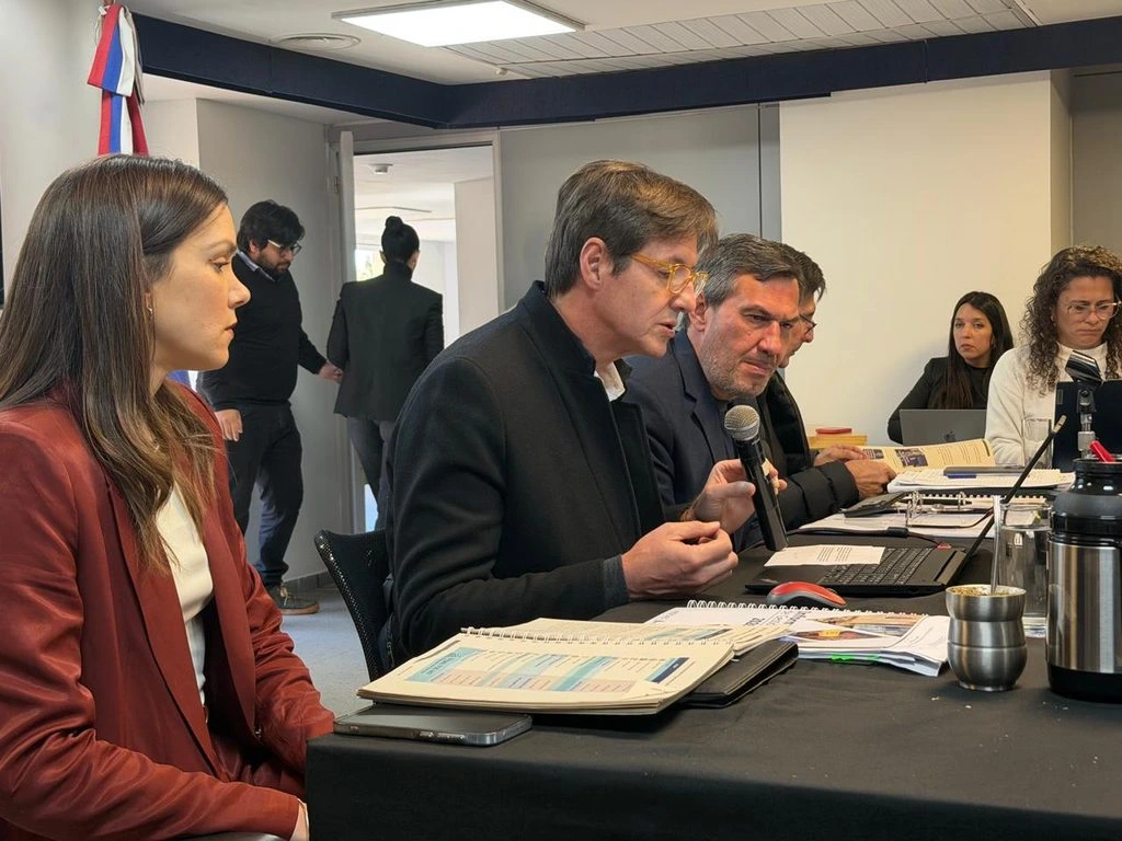 Héctor Rojas Decut expone el Informe de Gestión 2026 junto a autoridades del IPLyC.