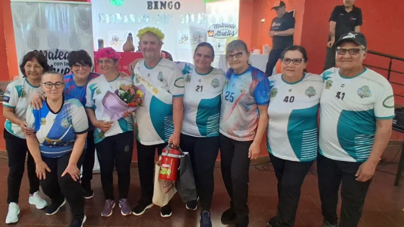 Abuelos que participaron del encuentro del Mateando en 25 De Mayo.