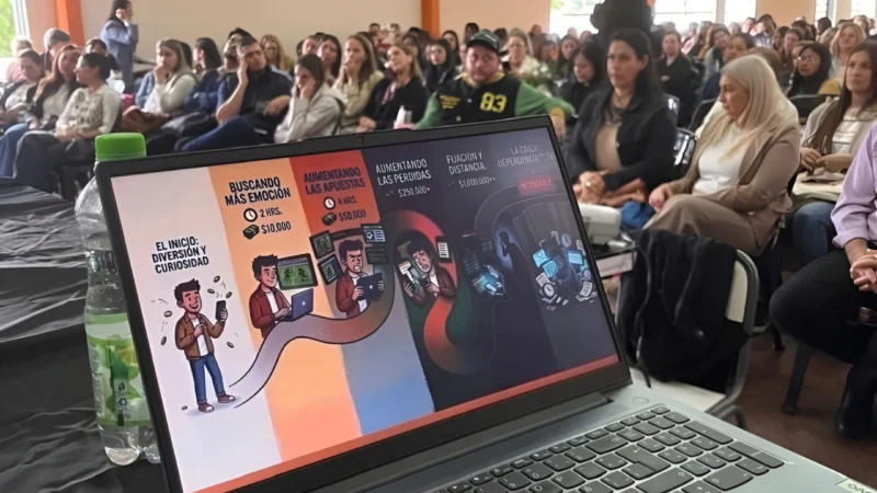 Docentes y personas vinculadas al ámbito educativo durante el seminario tecnopedagógico.
