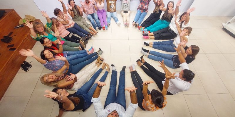 ronda de empleados del IPLyC con sus medias distintas