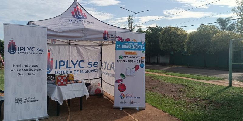stand del Juego Responsable en plaza de Itaembé Miní
